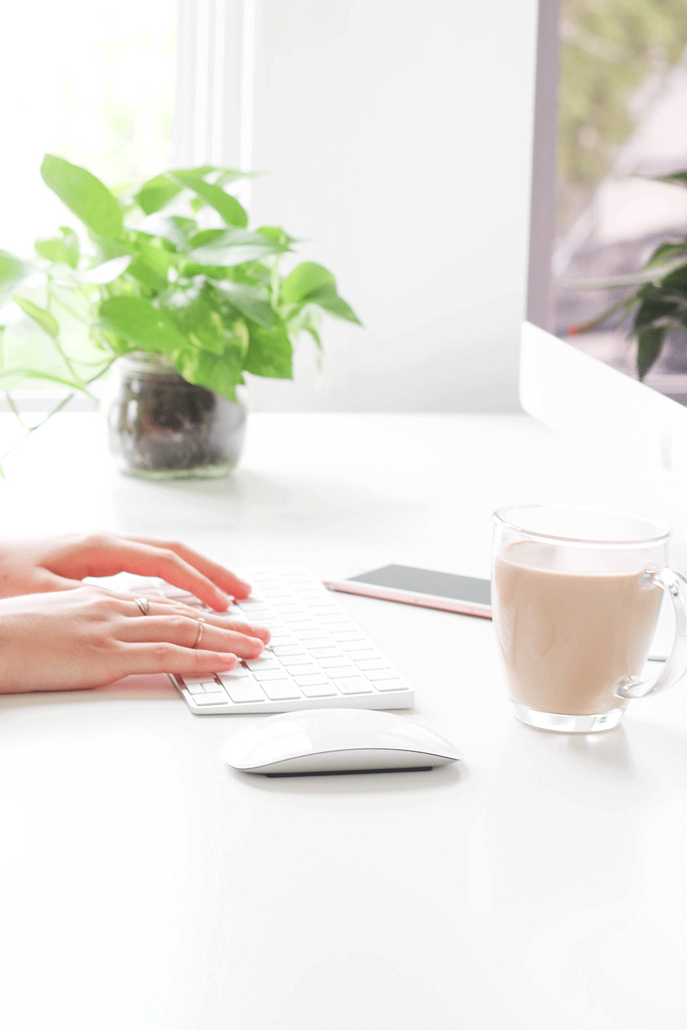 How to Set Up the Perfect Home Office, No Matter What Space You Have!